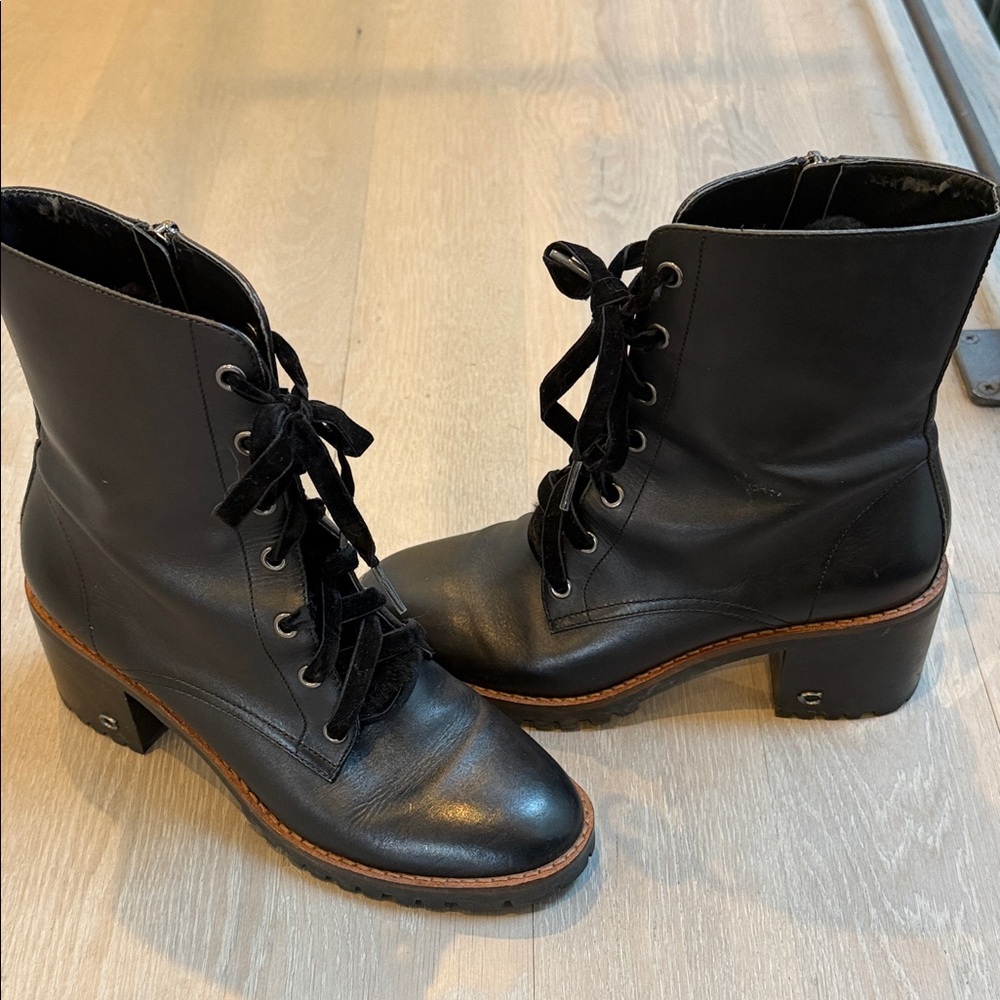 Coach Black Lace-Up Leather Boots GUC , sz 8.5